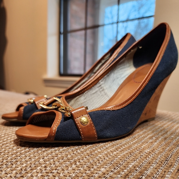 Tommy Hilfiger navy / brown and cork wedge peep toe size 8M preowned - Picture 4 of 8
